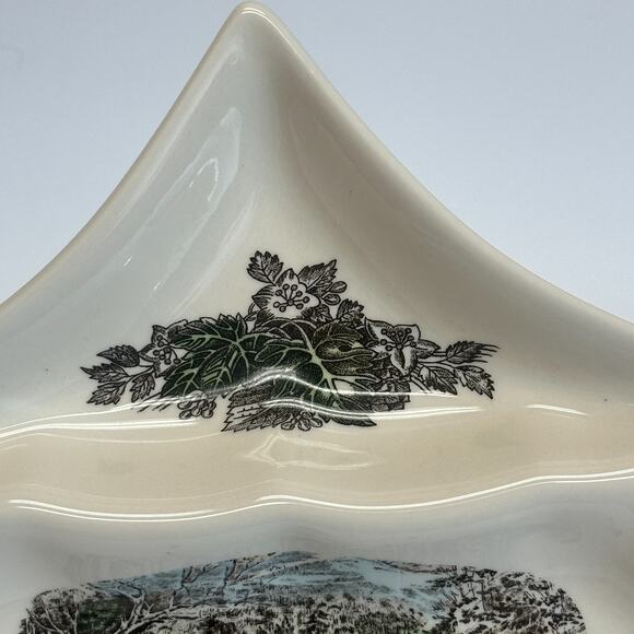 Johnson Bros Friendly Village Christmas Tree Candy Dish Holiday Decor Plate LG - Picture 4 of 10